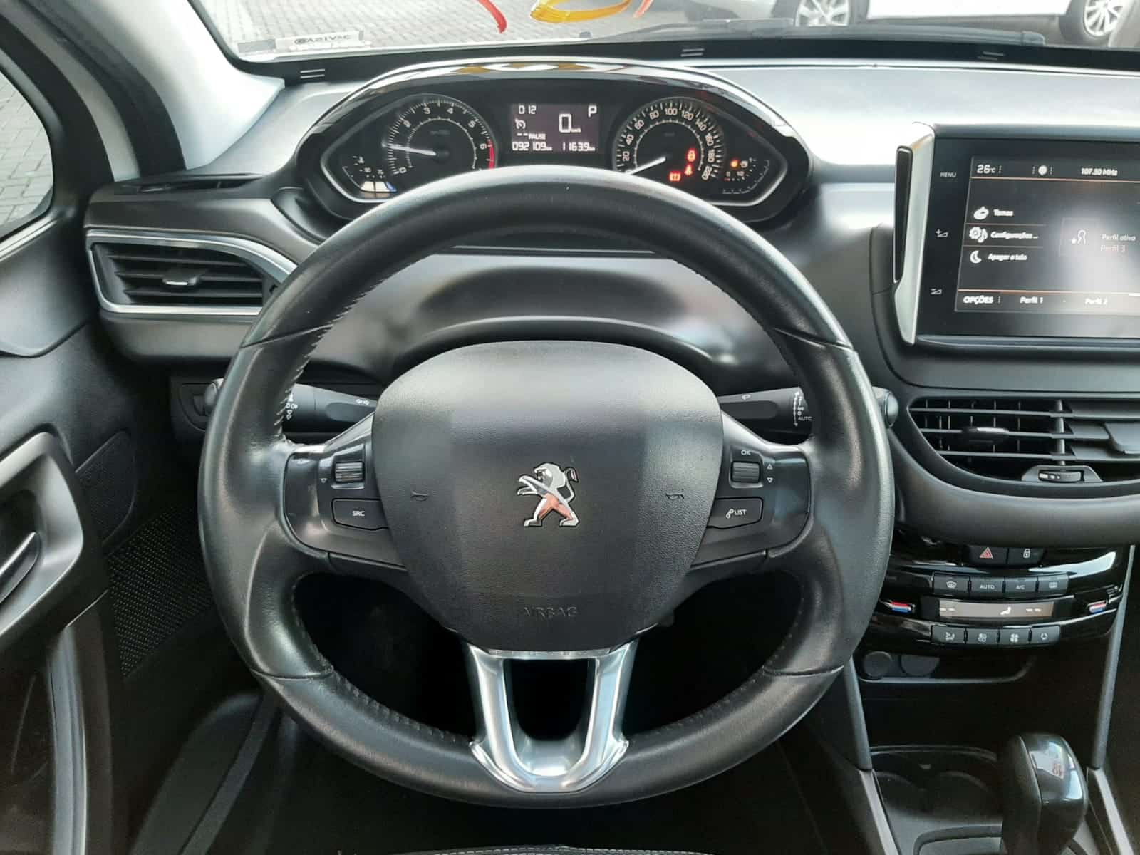 Peugeot-2008-Griffe-1-6-2018-5